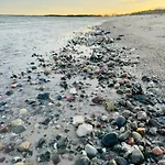 Hotel Strandhaus Moenchgut Lobbe *