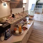 Strandhaus Moenchgut Lobbe Hotel