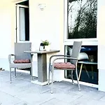Hotel Strandhaus Moenchgut Lobbe *