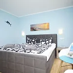 Hotel Strandhaus Moenchgut Lobbe