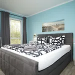 Hotel Strandhaus Moenchgut Lobbe *