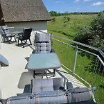 Strandhaus Moenchgut Lobbe Hotel *