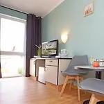 Strandhaus Moenchgut Lobbe Hotel *