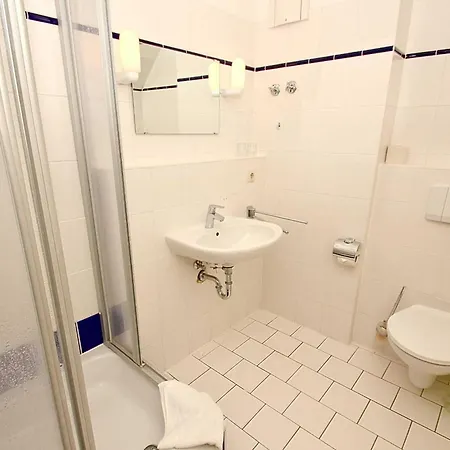 Hotel Strandhaus Moenchgut Lobbe