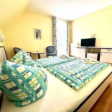 Strandhaus Moenchgut Lobbe Hotel