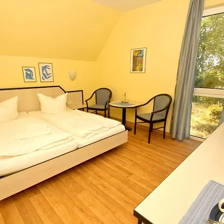 Hotel Strandhaus Moenchgut Lobbe *