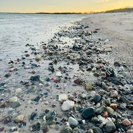 فندق Strandhaus Moenchgut Lobbe *