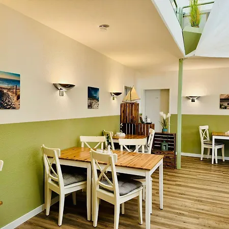 Strandhaus Moenchgut Lobbe فندق
