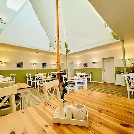فندق Strandhaus Moenchgut Lobbe