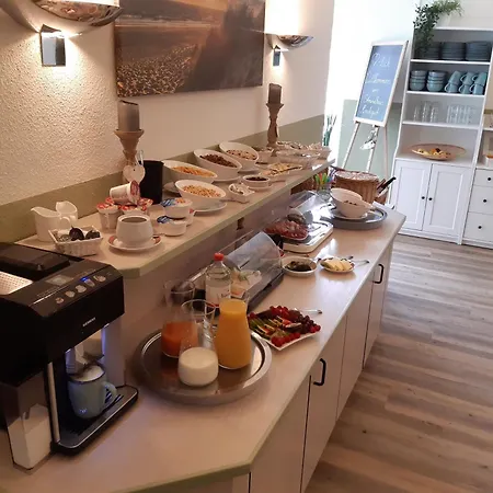 Strandhaus Moenchgut Lobbe Hotel