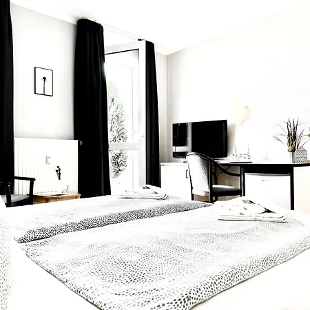 Strandhaus Moenchgut Lobbe * غورين