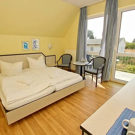 Strandhaus Moenchgut Lobbe Hotel