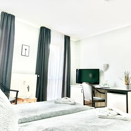 Strandhaus Moenchgut Lobbe فندق غورين