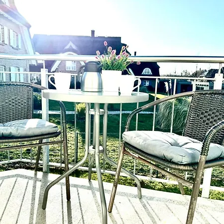 Strandhaus Moenchgut Lobbe فندق غورين