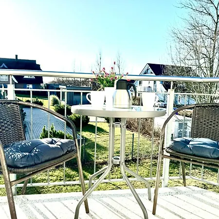 فندق Strandhaus Moenchgut Lobbe *