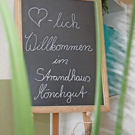 Strandhaus Moenchgut Lobbe *