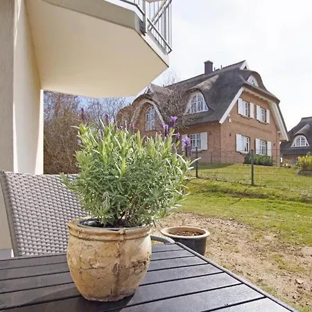 Strandhaus Moenchgut Lobbe فندق غورين