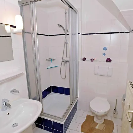 Strandhaus Moenchgut Lobbe * Goehren (Ruegen)