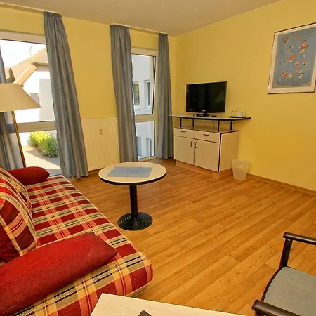 Strandhaus Moenchgut Lobbe فندق