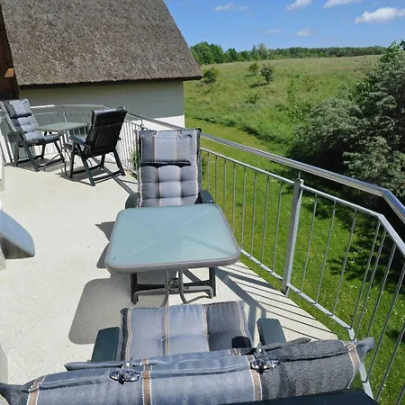 Strandhaus Moenchgut Lobbe فندق *