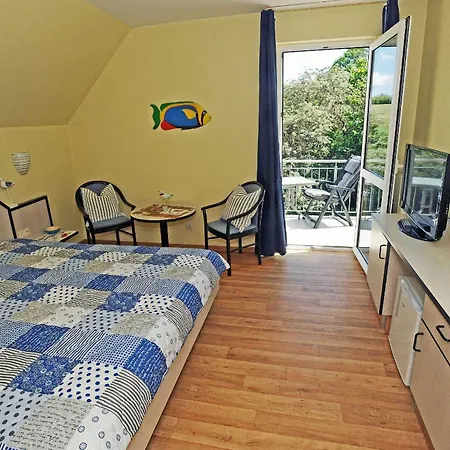 Strandhaus Moenchgut Lobbe فندق