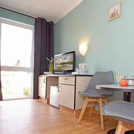 Strandhaus Moenchgut Lobbe Hotel *