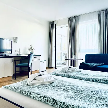 Hotel Strandhaus Moenchgut Lobbe *