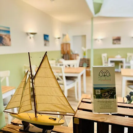 Hotel Strandhaus Moenchgut Lobbe Goehren (Ruegen)