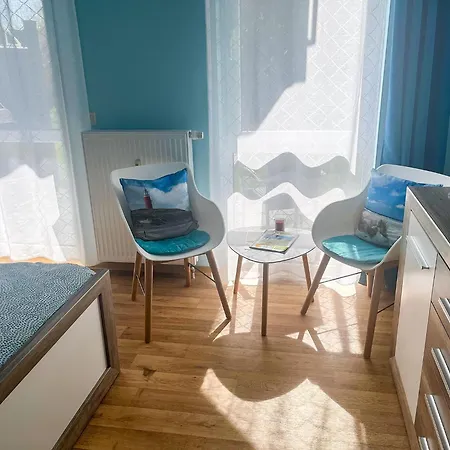 Strandhaus Moenchgut Lobbe Hotel *