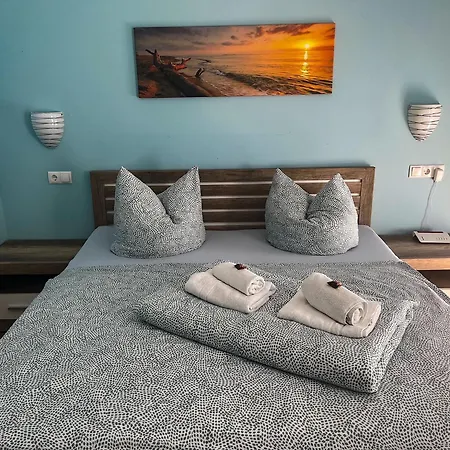 Hotel Strandhaus Moenchgut Lobbe