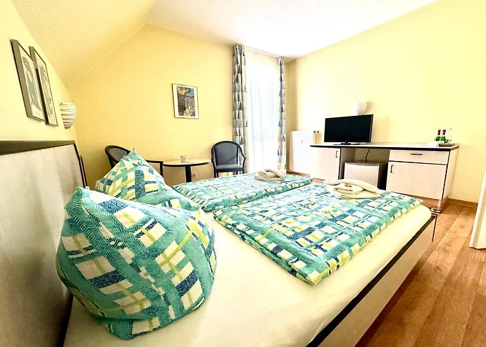 Strandhaus Moenchgut Lobbe فندق