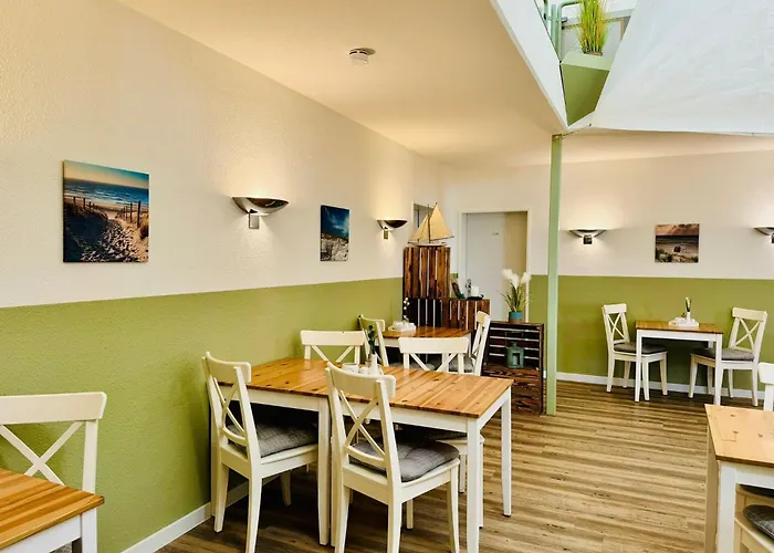 Strandhaus Moenchgut Lobbe فندق