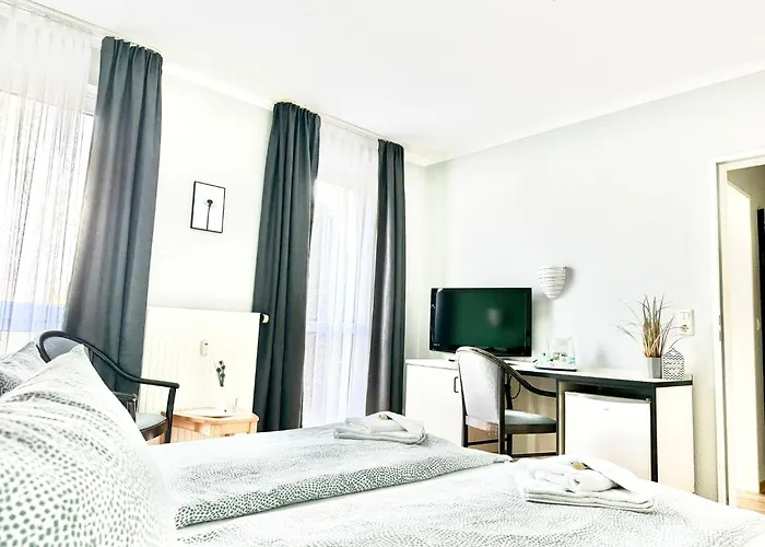 Strandhaus Moenchgut Lobbe فندق غورين