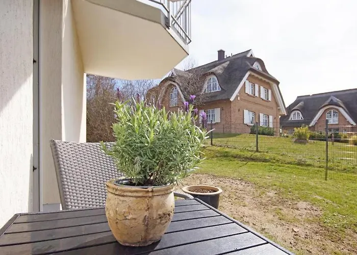 Strandhaus Moenchgut Lobbe فندق غورين