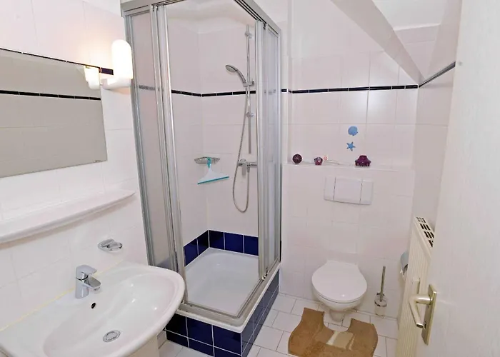 Strandhaus Moenchgut Lobbe * غورين