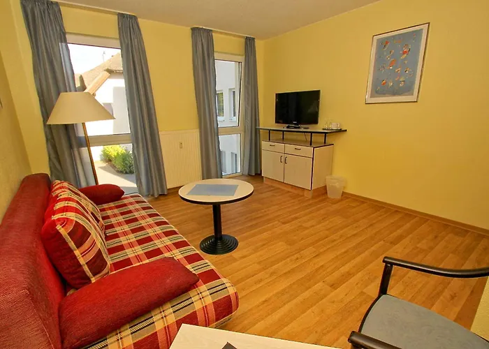 Strandhaus Moenchgut Lobbe فندق