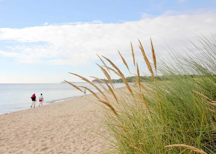 Strandhaus Moenchgut Lobbe فندق *