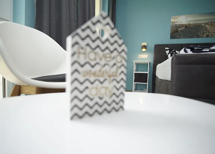 Strandhaus Moenchgut Lobbe * غورين