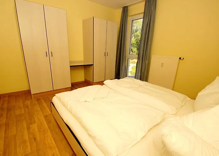 Strandhaus Moenchgut Lobbe فندق غورين