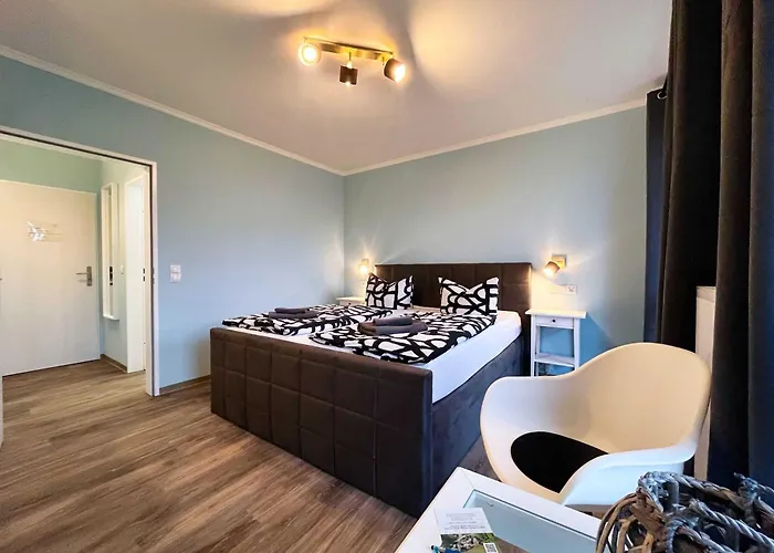 Strandhaus Moenchgut Lobbe فندق