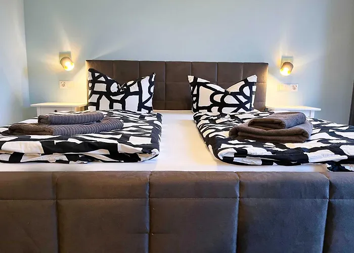 Strandhaus Moenchgut Lobbe فندق غورين