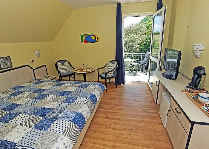 Strandhaus Moenchgut Lobbe فندق