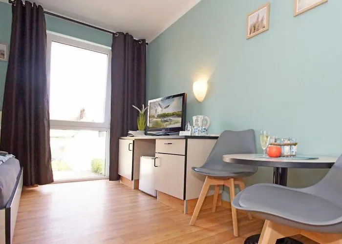 Strandhaus Moenchgut Lobbe فندق *