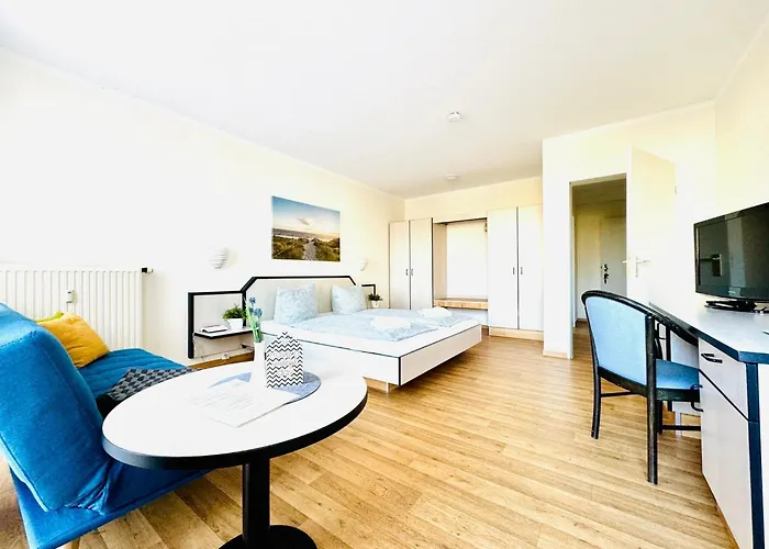 Strandhaus Moenchgut Lobbe فندق *