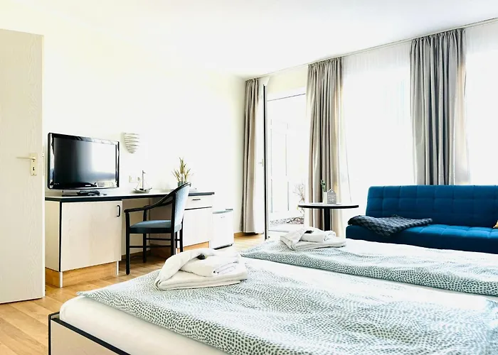 Strandhaus Moenchgut Lobbe فندق غورين